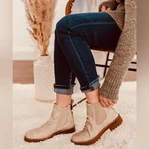 Blowfish Malibu Redsen Chelsea Lug Boots Tan Vegan Zippers 7.5
